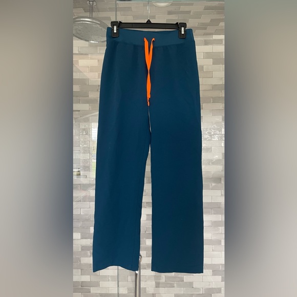 FIGS Livingston Basic Scrub Pants size XS petite - Picture 1 of 3